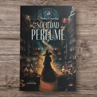 La Sociedad del Perfume - Tadea Lizarbe