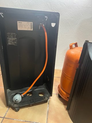 Estufa de butano Ufesa con botella