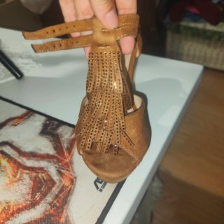 Sandalias de verano con flecos y pedrería