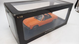 AA77932 Autoart Porsche 914/6 1/18, confezione l