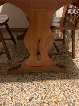 Tavolo in legno marrone