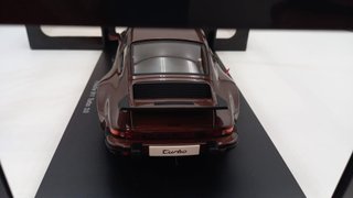 AA77973 Autoart Porsche 911 3.0 Turbo 1/18, conf