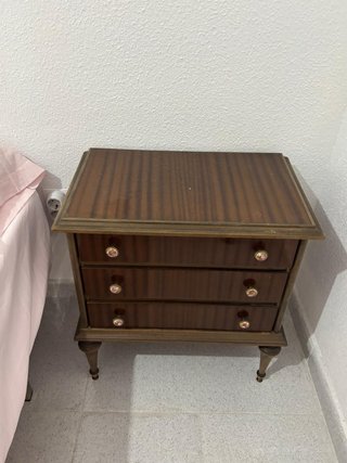Cómoda de madera con 3 cajones