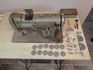 Antigua máquina de coser de forja