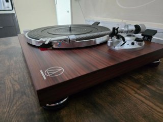 Tocadiscos Audio-Technica LPW50BTRW + Aguja