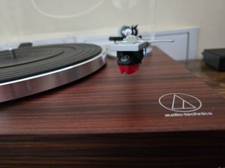 Tocadiscos Audio-Technica LPW50BTRW + Aguja