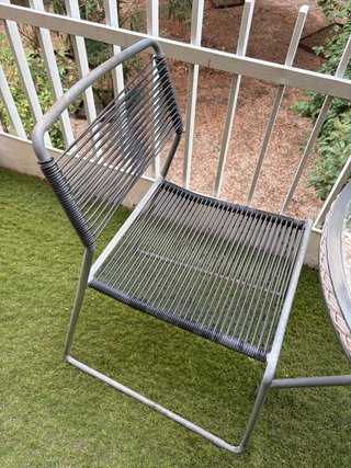 Mesa cristal redonda + 3 sillas metal