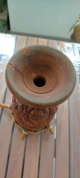 Tambor artigianale in legno intagliato
