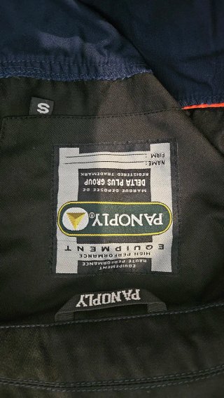 Mono de trabajo azul y negro