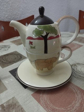 Tetera con plato y filtro