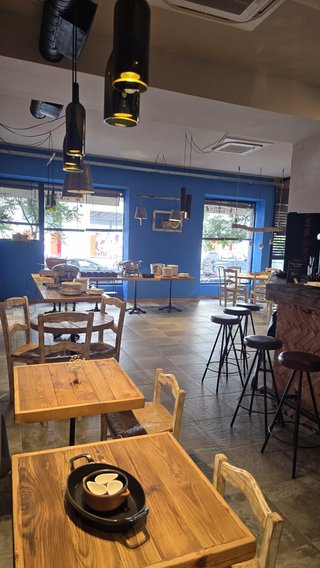Comedor rústico: mesa y 2 sillas pino