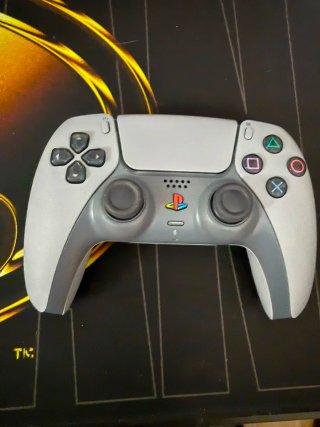 Mando PlayStation 5 30 aniversario