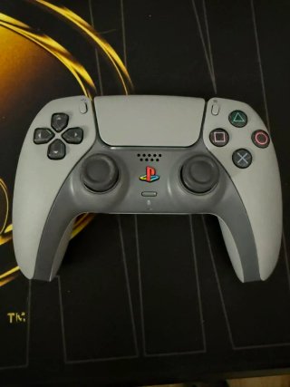 Mando PlayStation 5 30 aniversario