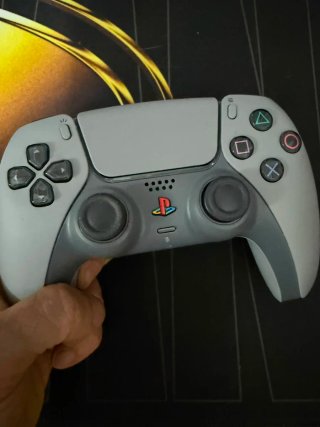 Mando PlayStation 5 30 aniversario
