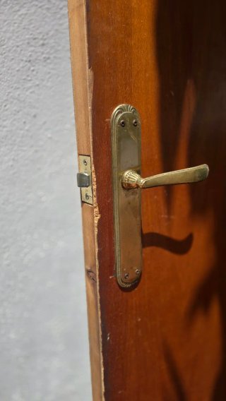 Dos puertas.