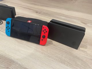 Nintendo Switch + Dock + Cargador + Funda