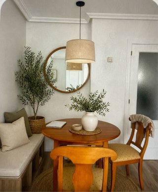 Conjunto mesa redonda y 4 sillas comedor