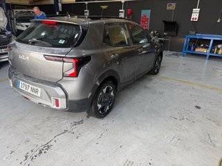 KIA Stonic mayo 2026 1700 km tengo paragolpes
