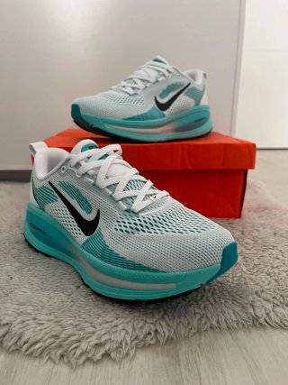 Nike Vomero 18