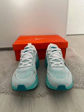 Nike Vomero 18