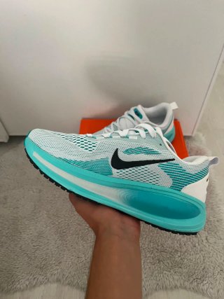 Nike Vomero 18