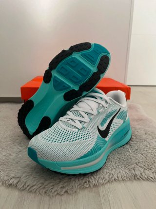 Nike Vomero 18