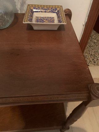 Tavolino in legno a due ripiani