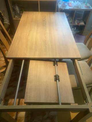Mesa de madera con 5 sillas