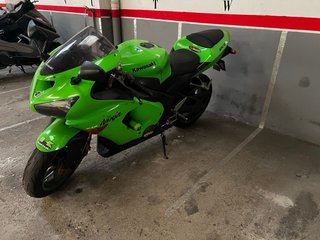 Kawasaki ZX6R Sportbike