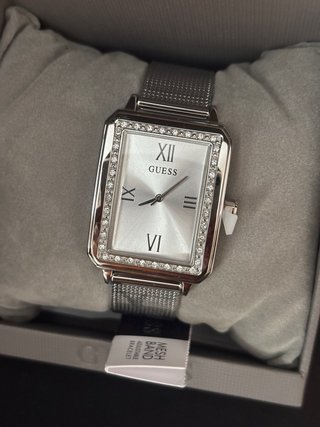 Reloj Guess plateado con brillantes