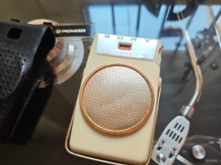 Radio Transistor Sony TR 610 funciona.
