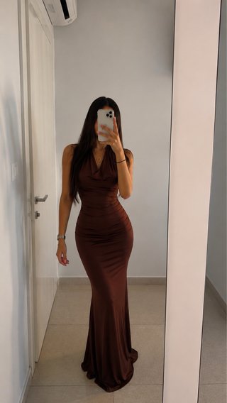 Vestido largo marrón para ocasiones especiales