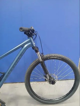 Bicicleta de montaña 29" Expl 100 azul suspensión delantera