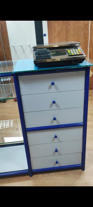 Mobiliario tienda con vitrina HASTA EL 15DE AGOSTO