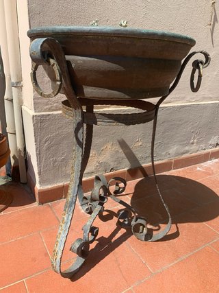 Portavasi in ferro e rame