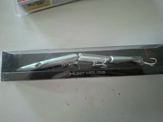 Señuelos de pesca Hunt House y Javelin