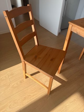 Mesa y 4 sillas de comedor de madera Ikea Hagernas