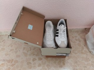 Zapatillas Adidas Blancas y negras Talla 47 1/3