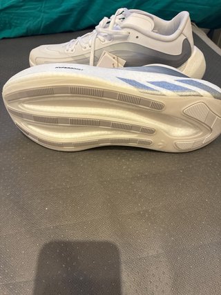 Adidas Hyperboost Plata y Blanco