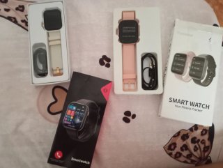 Smartwatch Rosa y Blanco con Cargador