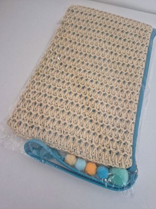 Bolso de mano rafia beige con pompones