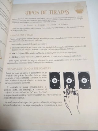El Tarot del Romantasy Artbook