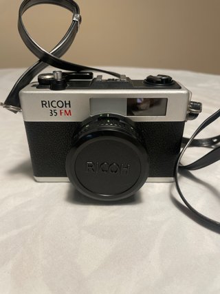 Cámara Ricoh 35 FM con Flash Rollei