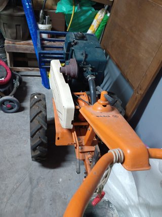 Motor marca Piva para arar