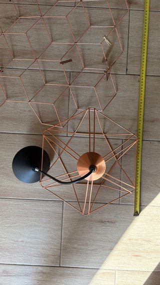 Lámpara colgante y colgador geométrico