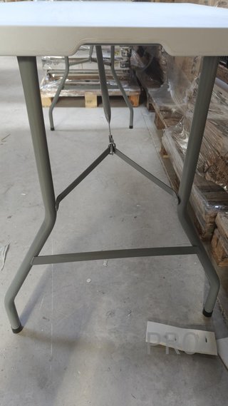 Mesa plegable multifuncional, con tablero realizado