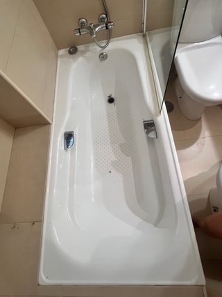 Bañera con mampara y grifería