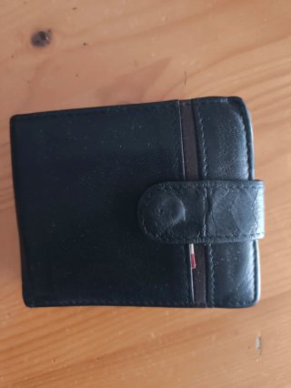Cartera Billetera,se regalan las monedas que lleva