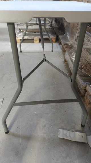 Mesa plegable multifuncional, con tablero