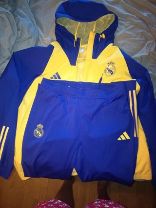 Chándal Real Madrid Adidas morado y Amarillo